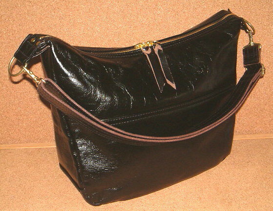 【STANDARDMOTORCYCLELEATHERSスタンダードレザー】高級!オールレザー製肉厚カウハイド片面ダイヤモンドキルティングパッド仕様ライダース小型ショルダーバッグ「Lサイズ」(BLACK/ブラック)牛革製茶芯黒バイカーボディーバッグ本革レザーバッグ鞄黒