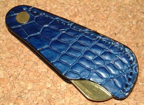 限定生産 本藍染め 【DOLCE VITA ドルチェヴィータ】 高級 ポロサス クロコダイル 入江ワニ 皮革 包み仕様 ブラス製 真鍮製 携帯用 小型 シューホ...