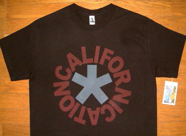 Rakuten - カリフォルニアの風をあなたに！ 【CALIFORNICATION カリフォルニケイション】 肉厚 コットン生地 サークルロゴ プリント 半袖 Tシャツ ≪RHCP CIRCLE≫ (ブラック) 黒 USA アメリカ Red Hot Chili Peppers レッドホットチリペッパーズ サーフィン アメカジ SWEEP!!