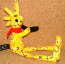 【R4T】 【KOKOPELLI ココペリ】 【LOCOPELLI ロコペリ】 ネイティブアメリカンの精霊 笛を吹きながら幸せを運んでくる インディアンの妖精 幸運のお守り バンダナ生地 バンダナ柄 ペイズリー柄 ぬいぐるみ ストラップ 「全長約17cm」 (イエロー) 黄 人形 カチナ カチーナ