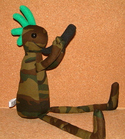 【R4T】 【KOKOPELLI ココペリ】 【LOCOPELLI ロコペリ】 ネイティブアメリカンの精霊 笛を吹きながら幸せを運んでくる インディアンの妖精 幸運のお守り カモフラージュ カモフラ柄 迷彩柄 ハート付き ぬいぐるみ ドール 「全長約34cm」 (グリーン) 緑 人形 カチナ カチーナ [2]