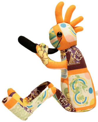 【R4T】 【KOKOPELLI ココペリ】 【LOCOPELLI ロコペリ】 ネイティブアメリカンの精霊 笛を吹きながら幸せを運んでくる インディアンの妖精 幸運のお守り ハワイアン フラワー柄 花柄 パッチワーク ぬいぐるみ ドール 「全長約34cm」 (オレンジ) 人形 カチナ カチーナ ホピ族 [3]