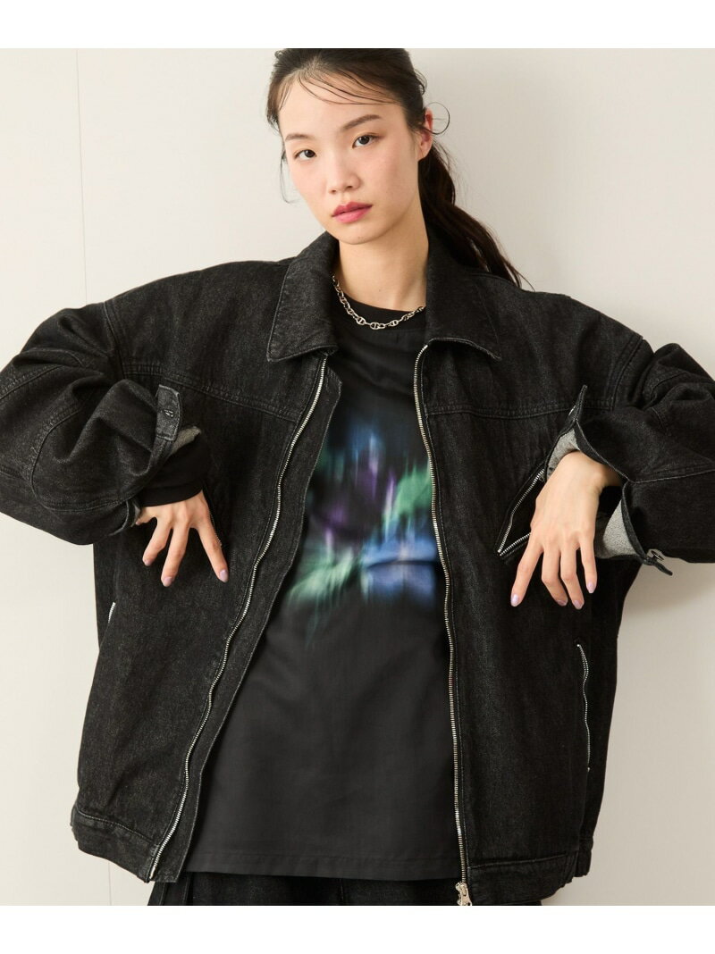 【予約商品について】 ※「先行予約販売中」「予約販売中」をご注文の際は予約商品についてをご確認ください。■重要なお知らせ※ 当店では、ギフト配送サービス及びラッピングサービスを行っておりません。ラッピング・ギフト配送について同時に複数の商品を注文された場合メーカー希望小売価格について置き配についてご利用ガイドJUN STANDARD PICKS（ジュン スタンダード ピックス）デニムバイカーZIPブルゾン【素材】シーズンレスで着用可能な、コットン100％のデニム素材を使用【デザイン・シルエット】カジュアルなワイドシルエット。ファスナーポケットを多く取り入れ、ライダースブルゾンなどのバイカーテイストを表現。全体的に切り替えやステッチを多く入れることでデニム特有のアタリが出やすくなっており、着用するごとに雰囲気が出てくるアイテムです。無骨で男らしいイメージのライダースジャケットをカジュアルな印象のデニム素材で作成することでデイリーにも羽織りやすい軽快さを加えたアイテムです。【カラー】ブラックデニムをベースに洗いを抑えた深めのブラックカラーとミディアムトーンのグレーの2色に加え、グレイッシュなブルーにベージュ系の染料でオーバーダイを施したインディゴの3色展開裏地：なし透け感：なし伸縮性：なし生地感・厚さ：普通ポケット：ありその他仕様MEN：身長181cm　着用サイズLWOMEN：身長168cm　着用サイズL※撮影場所やライティング、お使いのモニター環境によって色の見え方が異なる場合がございます。※商品のカラーは詳細画像の色味をご参照ください。型番：ANL75020-01-010 NM3666【採寸】L／着丈71 ｜ 肩幅62 ｜ バスト138 ｜ そで丈61.2M／着丈69 ｜ 肩幅60 ｜ バスト132 ｜ そで丈60S／着丈67 ｜ 肩幅58 ｜ バスト126 ｜ そで丈58.7商品のサイズについて【商品詳細】ブラック（01）：中国｜グレー（07）：中国｜ネイビー（40）：中国素材：ブラック（01）：綿100%｜グレー（07）：綿100%｜ネイビー（40）：綿100%サイズ：S、M、Lブラック（01）：洗濯機（極弱）・漂白、タンブル乾燥、ドライクリーニング禁止グレー（07）：洗濯機（極弱）・漂白、タンブル乾燥、ドライクリーニング禁止ネイビー（40）：洗濯機（極弱）・漂白、タンブル乾燥、ドライクリーニング禁止※画面上と実物では多少色具合が異なって見える場合もございます。ご了承ください。商品のカラーについてこの商品はセール商品のため返品・交換対象外です詳細はこちら &gt;&gt;