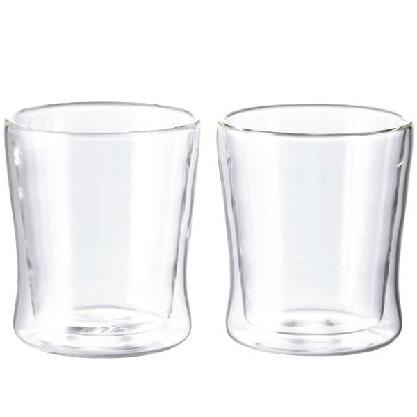 ●商品名/ウェルナーマイスター 耐熱二重ガラスフリーグラスペアセット 800-554●商品内容/フリーグラス(直径約8×高さ9cm:約240ml)×2●箱サイズ/約18.3×10.5×9cm●重量/約310g●材質/耐熱ガラス●生産国/中国耐熱ガラスを二重構造にしてるので、熱い飲み物を入れても、冷たい飲み物を入れても持ったときに温度を感じにくく、ドリンクの温度変化もゆるやかです。見た目はドリンクが浮いているように見える、おしゃれなデザインです。※メーカー都合により、デザイン・内容等が変更になる場合がございます。 香典返し専門店 ジャストハートのオンラインショッピング(通信販売)では、香典返しで先様に喜ばれるこだわりのギフトを多数ご用意しております。 今人気のカタログギフトやお買い得商品も多数掲載。数量限定の最大60%OFF商品もございます。のし紙や包装紙など豊富なギフトオプションをご選択可能。企業・法人様の大量注文にも丁寧にご対応させて頂きます。年賀欠礼の喪中ハガキや法要案内ハガキなどの無料印刷サービスや香典帳や名簿の整理も大変便利でお得です。香典返し以外にも様々な用途にご対応いたしますので、何なりとお尋ね下さい。