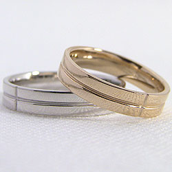 ジュエリーアイの結婚指輪 ゴールド クロス ペアリング シンプル イエローゴールドK18 ホワイトゴールドK18 マリッジリング 18金 2本セット ペア 文字入れ 刻印 可能 婚約 結婚式 ブライダル ウエディング 受注製作 クリスマス｜アングル2