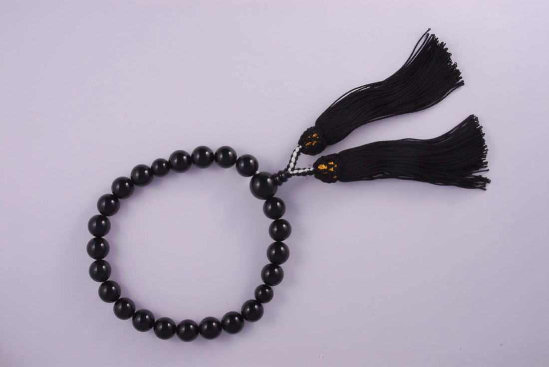 【無料ラッピング 敬老の日 お誕生日 内祝い ギフト お返し】【数珠 男性用】【天然石】【オニキス】【国産】数珠男性用オニキス黒房人絹10mm