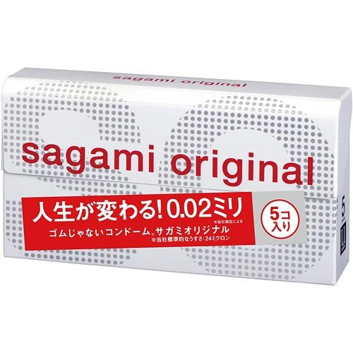 商品特徴 ■さらに「うすく」「やわらかく」改良されました。 ■開封しやすいプリスターパック入り。 ■従来のゴム製ではなく、生体適合性の高いポリウレタン素材の製品です。 ■0.02ミリ※のうすさを実現しています。 ■ゴム特有のにおいが全くありません。 ■熱伝導性に優れ、肌のぬくもりを瞬時に伝えます。 ■表面がなめらかなので、自然な使用感が得られます。 ■天然ゴムアレルギーの方におすすめします。 ■なめらかな使用感が得られる潤滑剤付き。 (※は相模ゴム工業測定) 管理医療機器(医療機器承認番号：14500BZZ00151000) ※商品リニューアル等によりパッケージ及び容量等は変更となる場合があります。ご了承ください。 ご使用方法 開封上面(オモテ)が女性側になっていますので、取り出してそのまま装着ができます。 材質 ポリウレタン ご注意 ・コンドームの使用は、1コにつき1回限りです。その都度、新しいコンドームをご使用ください。 ・この製品は、取扱説明書を必ず読んでからご使用ください。 ・この製品は相模ゴム工業(株)の技術指導と厳格な品質管理のもと、サガミマニュファクチャラーズ(マレーシア)で生産され、皆様にお届けしております。 ・コンドームの適正な使用は、避妊に効果があり、エイズを含む他の多くの性感染症に感染する危険を減少しますが、100％の効果を保証するものではありません 数量 5コ 広告文責 株式会社　ジューゴ　06-6972-5599 メーカー 相模ゴム工業 区分 マレーシア製・管理医療機器(医療機器承認番号：14500BZZ00151000)