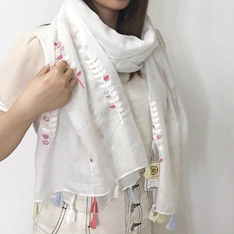 シダの葉刺繍ストール（WHITE)　UVケア 送料無料 レディース 春 夏 UVケア ショール 透かし きれいめ ストール トップス サマー 軽 　夏のスグレモノ　冷房対策