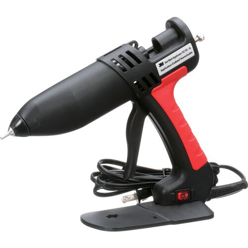 特長 ●グリップを握ることで簡単に吐出できます。 ●3MのQ型とTC型のホットメルトに対応したモデルです。 用途 ●各種工業材料の即硬化接着に。 仕様 ●電源(V)：100 ●消費電力(W)：160 ●設定温度(℃)：200 ●適合ホットメルト径(mm)：Q型・TC型 ●吐出能力(kg/h)：1.8 ●3Mホットメルト接着剤専用ガン 質量・質量単位 ●0.9kg 注意事項 ●この商品は、一般消費者様向けの製品ではない為、表示や取扱説明書等が一般消費者様向けに表記・同梱されておりません。 ●接着剤は別売です。 ●こちらのアプリケータに適応する別売ノズルは現状ございません。旧型アプリケータ用ノズル（9785／9940／9946等）は直接の取付が出来ません。 【メーカー名】スリーエム　ジャパン（株）テープ・接着剤製品事業部 【メーカー品番】TC/TCQ GEN2