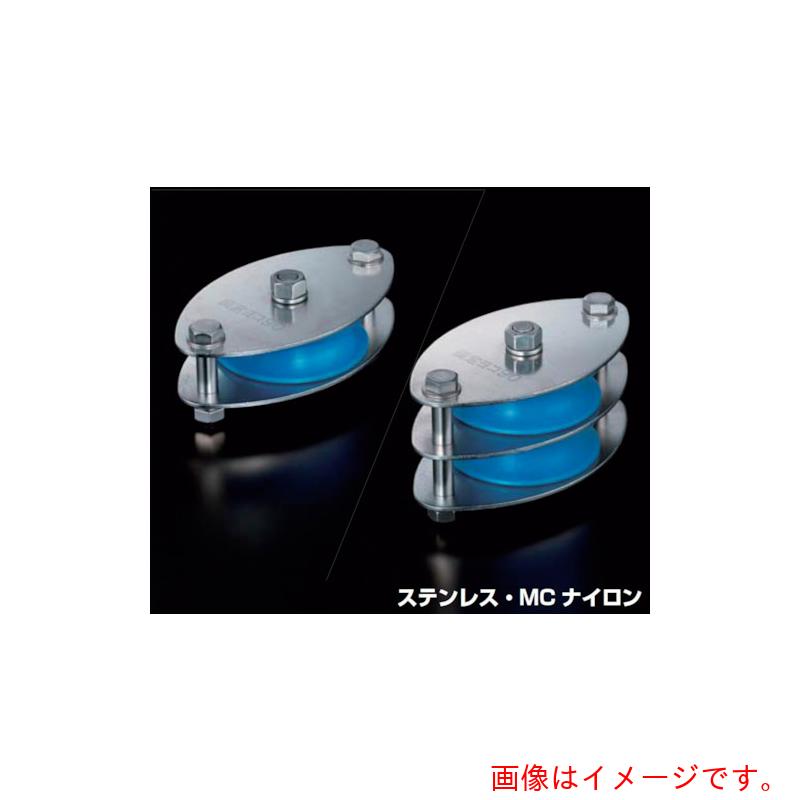 特長 ●固定ブロック用取り付け台座(K90-17 ●K90-18)に取り付けることで壁、天井などに固定できます。 ●ベアリング入りですので回転がスムーズです。 用途 ●ロープを使用して物の昇降、移動などに。 仕様 ●基本使用荷重(t)：0.4 ●最大使用ロープ径(mm)：22 ●車数：1 ●車径(mm)：90 ●幅(mm)：28 ●寸法(mm)A：132 ●寸法(mm)C：94 ●使用軸受：#6203ZZ ●使用荷重(kg)：400 ●D(mm)：30 ●E(mm)：36 ●F(mm)：3 ●L(mm)：166 材質 ●枠材：SUS304 ●車材：MCナイロン(青) 質量・質量単位 ●920.0g 【メーカー名】（株）ふじわら 【メーカー品番】K90-10MCB