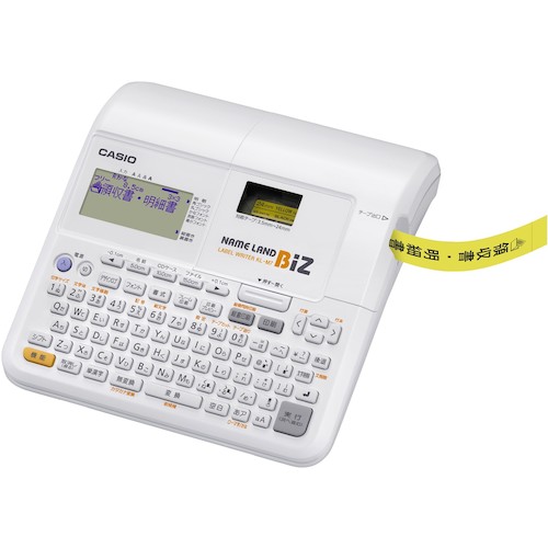特長 ●整理収納ラベル印刷 用途 ●整理収納ラベル印刷 仕様 ●印字密度(dpi)：200 ●幅(mm)：202.0 ●奥行(mm)：216.0 ●高さ(mm)：64.5 ●最大作画範囲(mm)：12 ●適合テープ幅(mm)：3.5/6/9/12/18/24 ●電源：AC/単三アルカリ乾電池×8/充電式ニッケル水素電池 ●色：白 ●ハーフカット機能付きオートカッター ●縦横同時印刷 ●連続印刷 ●連番印刷 ●絵文字／記号1243種類 ●フォーマット96種類 質量・質量単位 ●750.0g 【メーカー名】カシオ計算機（株） 【メーカー品番】KL-M7