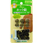 特長 ●シャツやポケット、小物のボタンに。 ●打ちつけるボタンです。 仕様 ●Pサイズ(mm)：65×125×16 ●P重さ(g)：29 ●12mm　アンティークゴールド ●打具付 材質 ●本体：真鍮(黒ニッケルメッキ) 質量・質量単位 ●29.0g 注意事項 ●斜めに打つと失敗しますので、できるだけ垂直に打ちつけて下さい。 【メーカー名】クロバー（株） 【メーカー品番】26-559
