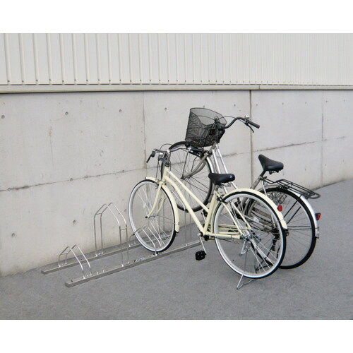 特長 ●スタンドの高低順の入換えが可能です。 ●スタンドピッチは400mmです。 用途 ●自転車の整列駐輪用。 仕様 ●収容台数(台)：4 ●間口(mm)：1598 ●奥行(mm)：456 ●高さ(mm)：557 ●スタンドピッチ(mm)：400 ●外寸(全幅×奥行×全高)　(mm)：1598×456×557 ●自転車タイヤ径18?27インチ用 材質 ●SUS304ステンレス 質量・質量単位 ●11.8kg セット内容・付属品 ●アンカーボルトM8×90 注意事項 ●施工工事はメーカー指定業者にてお請けいたします。 ●沖縄・離島は運賃別途。 【メーカー名】（株）ダイケン 【メーカー品番】CS-MU4 【法人限定商品】※下記注意事項を事前にご確認ください。 ●この商品は送料が別途必要になります。 ●ご注文後、改めて当店より送料をご連絡させていただきます。送料のご了承をいただいてからの手配となります。（ご連絡までに数日かかる場合があります） ●手配後のキャンセル・返品・交換はできません。 ●メーカー直送、または、福山通運・西濃運輸・佐川急便でのお届けとなります。 ●配送業者の指定はできません。 ●原則法人宛（個人宅を除く）のみの配達となります。個人宅へのお届けの場合は事前にお問い合わせください。 ●お届け先の宛名または住所に法人名の記載がない場合は、法人であっても個人宅扱いとなります。 ●個人宅（法人名不記載を含む）へのお届けができない場合があります。 ●一部配送業者は平日のみの配達になります。原則時間指定はできません。 ●他メーカーとの同梱不可。 ●代金引換決済のご利用不可。