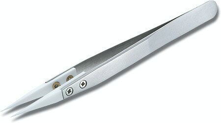 ●非磁性で、コンピュータ、エレクトロニクス分野の精密作業に使用可能。 ●耐薬品性、絶縁性耐磨耗性に優れたハンダ・銀ロウが付着しにくいセラミックチップ。 ●改正RoHS指令（10物質）適合 ●全長： 130mm ●全幅： 10mm ●重量： 20g ●先端サイズ： 0.5mm ●本体材質： ステンレス ●チップ材質： ジルコニア系セラミック ●チップ耐熱温度： 1000℃ ●PTZ-91・92・93と付替え可能。 【メーカー名】（株）エンジニア 【メーカー品番】PTZ-51