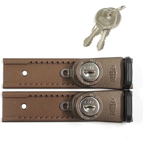 特長 ●キー穴にはホコリ防止のシャター機構付き ●施錠時のスライド感がやさしい窓とサッシュ枠に負担を掛けない機構です ●強力テープで取り付け1分、上枠、下枠兼用のサッシュ用補助錠です 仕様 ●色：ブロンズ ●奥行(mm)：25 ●本体寸法(mm)幅：31 ●本体寸法(mm)縦×横×奥行：120×31×25 ●本体寸法(mm)長さ：120 材質 ●本体：亜鉛合金製焼付け仕上 ●裏板、レール部：ステンレス製 ●戸当たり部：ABS製 ●キー：真鍮製、ニッケルメッキ仕上げ 質量・質量単位 ●300.0g セット内容・付属品 ●ロック本体：2個　レール：2本　レール取付用両面シール：2枚　キー：2本 【メーカー名】（株）ガードロック 【メーカー品番】NO.540-2B KA 【法人限定商品】※下記注意事項を事前にご確認ください。 ●この商品は送料が別途必要になります。 ●ご注文後、改めて当店より送料をご連絡させていただきます。送料のご了承をいただいてからの手配となります。（ご連絡までに数日かかる場合があります） ●手配後のキャンセル・返品・交換はできません。 ●メーカー直送、または、福山通運・西濃運輸・佐川急便でのお届けとなります。 ●配送業者の指定はできません。 ●原則法人宛（個人宅を除く）のみの配達となります。個人宅へのお届けの場合は事前にお問い合わせください。 ●お届け先の宛名または住所に法人名の記載がない場合は、法人であっても個人宅扱いとなります。 ●個人宅（法人名不記載を含む）へのお届けができない場合があります。 ●一部配送業者は平日のみの配達になります。原則時間指定はできません。 ●他メーカーとの同梱不可。 ●代金引換決済のご利用不可。