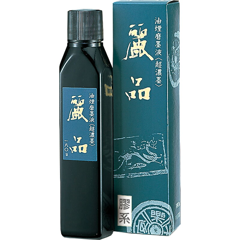 ●粒子が大変細かく水に溶けやすい練り墨。 ●濃墨作品用練り墨 ●濃墨では厚みのある墨色で、中濃度でやや赤味を帯びた黒となります。 ●型： 180g ●商品サイズ： 43×173×32mm ●商品重量： 201g ●素材： 液:煤、膠、香料/容器:PE/キャップ:PP ■グリーン購入法適合商品： 国の機関等における環境物品等の調達の推進に関し、調達方針の作成、調達方針に基づく物品の調達等が義務付けられました。また、地方自治体も調達方針を作成して、それに基づき調達を推進する努力義務が課せられています。これらの事項を定め、環境への負担の少ない持続的発展が可能な社会の構築を図ることを目的とした法律です。このマークのある商品はグリーン購入法特定調達品目の判断基準に適合している商品です。 ■書道液機能マーク： 作品用 【メーカー名】（株）呉竹 【メーカー品番】CB5-18