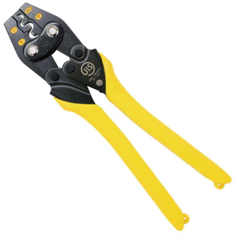 ●電気工事士技能試験必携工具。 ●適用端子： リングスリーブ用 ●全長： 242mm ●質量： 400g ●端子・スリーブ呼び： E-大/E-中/E-小 ※活線の圧着作業は行わないで下さい。感電の恐れがあります。 ※圧着する端子およびスリーブに適合する工具を使用して下さい。 ※適正な接続を得るため、圧着する端子およびスリーブと電線のサイズを間違えないようにして下さい。圧着不良により火災の原因になる恐れがあります。 ※成形確認機構により、完全に圧着できるまでハンドルは開かない構造になっております。ハンドルが開くまで荷重を加えて下さい。 【メーカー名】（株）マーベル 【メーカー品番】MH-17S