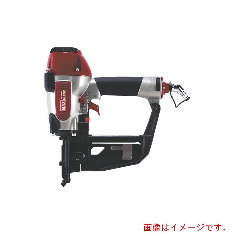 特長 ●9Tフロアステープル用エアネイラです。 ●独自のドライバでステープルが曲がらずスパッと打ち込めます。 用途 ●内装フロア ●長さ32〜57mm対応 ●床キズ防止全方向プロテクタ採用(PAT) 質量・質量単位 ●2.0kg セット内容・付属品 ●保護メガネ、平打ちアタッチメント、六角棒スパナ4mm、ジェットオイラ（油入） 【メーカー名】マックス（株） 【メーカー品番】TA-557F/957T-F