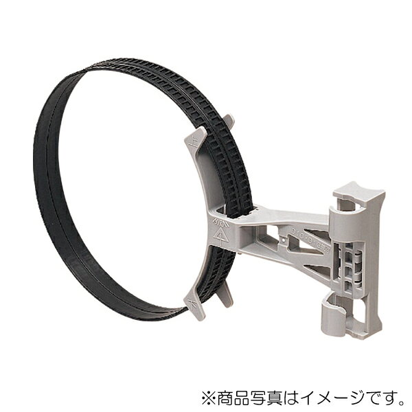 ●鉄筋やボイド管や塩ビ管等を固定する場合に使用します。 ●結束バンドタイプなので、幅広いボイド径に対応し簡単確実に取り付けられます。 ●鉄筋へのコンクリートかぶり厚を確保できます。 ●好きな長さに切断して使用できるキット品とボイドハンガー本体、結束バンドの単品売りもあります。 ●スリーブ結束部分は樹脂製なのでサビの発生がありません。 ●ハンガーの外れ防止が可能！ 余った結束バンドをボイドハンガーの穴に差し込めば、鉄筋への固定と外れ防止が確実に行えます。 ●解除も簡単！ 下のバーを倒しながら、バンドを引き抜きます。 ※上のバーを倒せば、バンドの取り外しもできます。 ●センター合わせで、並列に取り付けられます。 ●鉄筋からの距離： 50mm ●バンド長さ： 350mm ●適合ボイドの呼び： 50〜75 ●最大適合外径： Φ90mm迄 ●適合鉄筋： D10、D13 ●適合ボルト： W3/8、W1/2、M10、M12 【メーカー名】未来工業（株） 【メーカー品番】BKH-75M