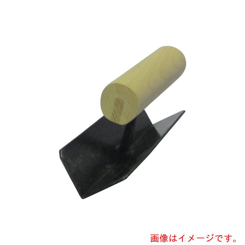 特長 ●建築物の外角(90度)の部分の補修、仕上げが早いです。 用途 ●階段の外角部分の補修、仕上げに。 仕様 ●長さ(mm)：150 ●羽根幅(mm)：35×角度 ●特殊焼入れ鋼 ●角度90度に曲げた鏝 材質 ●特殊鋼の焼入れ・曲げ加工 質量・質量単位 ●250.0g 注意事項 ●柄の部分を踏んだりしないでください。柄が曲ります。 【メーカー名】ナルセ商工（株） 【メーカー品番】KRT-150 【法人限定商品】※下記注意事項を事前にご確認ください。 ●この商品は送料が別途必要になります。 ●ご注文後、改めて当店より送料をご連絡させていただきます。送料のご了承をいただいてからの手配となります。（ご連絡までに数日かかる場合があります） ●手配後のキャンセル・返品・交換はできません。 ●メーカー直送、または、福山通運・西濃運輸・佐川急便でのお届けとなります。 ●配送業者の指定はできません。 ●原則法人宛（個人宅を除く）のみの配達となります。個人宅へのお届けの場合は事前にお問い合わせください。 ●お届け先の宛名または住所に法人名の記載がない場合は、法人であっても個人宅扱いとなります。 ●個人宅（法人名不記載を含む）へのお届けができない場合があります。 ●一部配送業者は平日のみの配達になります。原則時間指定はできません。 ●他メーカーとの同梱不可。 ●代金引換決済のご利用不可。