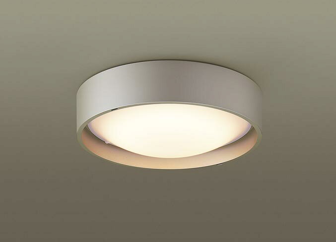 ●器具光束： 910 lm ●電圧： 100 V ●消費電力： 10.7 W ●消費効率： 85 lm/W ●プラスチック： プラチナメタリック ●アクリルカバー： 乳白 ●天井直付型・壁直付型、拡散タイプ ●Ra83 ●30形丸形蛍光灯1灯器具相当 ●天井面・壁面取付専用 ●一般住宅用（業務用浴場使用不可） ●入力電流（100V時）： 0.17 A ●寸法： 幅:φ360 mm、高:105 mm ●質量： 1.7 kg ●光源： LEDフラットランプφ205 クラス1200（口金GX53-1a）、色温度:2700 K、光源寿命:40000時間（光束維持率70%） ※調光操作不可 【メーカー名】パナソニック（株） 【メーカー品番】LGW51709YCF1