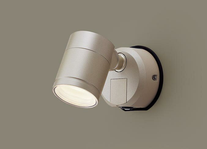 ●器具光束： 540 lm ●電圧： 100 V ●消費電力： 9.3 W ●消費効率： 58 lm/W ●アルミダイカスト： プラチナメタリック ●アクリルパネル： 透明 ●壁直付型、拡散タイプ ●Ra83 ●PaPIRs・明るさセンサ付...