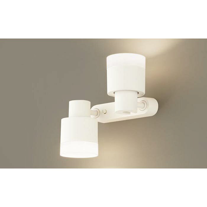 ●器具光束： 1115lm ●電圧： 100V ●消費電力： 13.2W ●消費効率： 84.4lm/W ●プラスチックセード： 乳白 ●天井直付型・壁直付型・据置取付型、美ルック・プラスチックセードタイプ・拡散タイプ ●高演色Ra90 ●照射方向可動型 ●可動範囲上下92度 ●回転方向360度 ●壁面・天井面・据置取付専用 ●60形電球1灯器具相当 ●100形電球1灯器具相当 ●入力電流（100V時）： 0.21A ●寸法： 幅:225mm、高:120mm、出しろ:123mm ●質量： 0.9kg ●光源： LEDフラットランプφ70　クラス700 1灯（口金GX53-1）、LEDフラットランプφ70　クラス500 1灯（口金GX53-1）、色温度:3500K、光源寿命:40000時間（光束維持率70％） ●子品番： 本体:LGS9302、LEDランプ:LLD4000MV CE1、LEDランプ:LLD2000MV CE1 ※調光操作不可 ※照射面近接限度10cm 【メーカー名】パナソニック（株） 【メーカー品番】XAS7312VCE1（LGS9302 + LLD4000MV CE1＋LLD2000MV CE1）