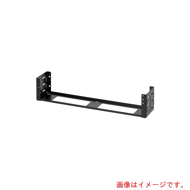 特長 ●基板に取り付ける19インチフレームです。 ●盤用キャビネットCME／CRHシリーズの基板に取り付けできます。 ●取り付けると、19インチ機器等をキャビネット内の横方向や縦方向にマウントできるようになります。 ●盤用キャビネットを使用し、HUBボックス等の小規模LANの構築を可能にします。 ●側面の長丸穴を利用し、結束バンドやケーブルタイを使用する事で、ケーブル等をまとめる事ができます。 用途 ●19インチ用 仕様 ●間口(mm)：492 ●奥行(mm)：100.5 ●高さ(mm)：100 ●色：ブラック ●取付可能質量(kg)：15 ●取付有効高さ：2U ●取付規格：EIA ●適合キャビネットシリーズ名(適合機種サイズmm)：CMEZ(W/H600 D160)、CRHZ(W/H600 D160) ●ねじ付 ●RoHS指令：10物質対応 材質 ●スチール 質量・質量単位 ●1.0kg 【メーカー名】摂津金属工業（株） 【メーカー品番】CMRO-2U