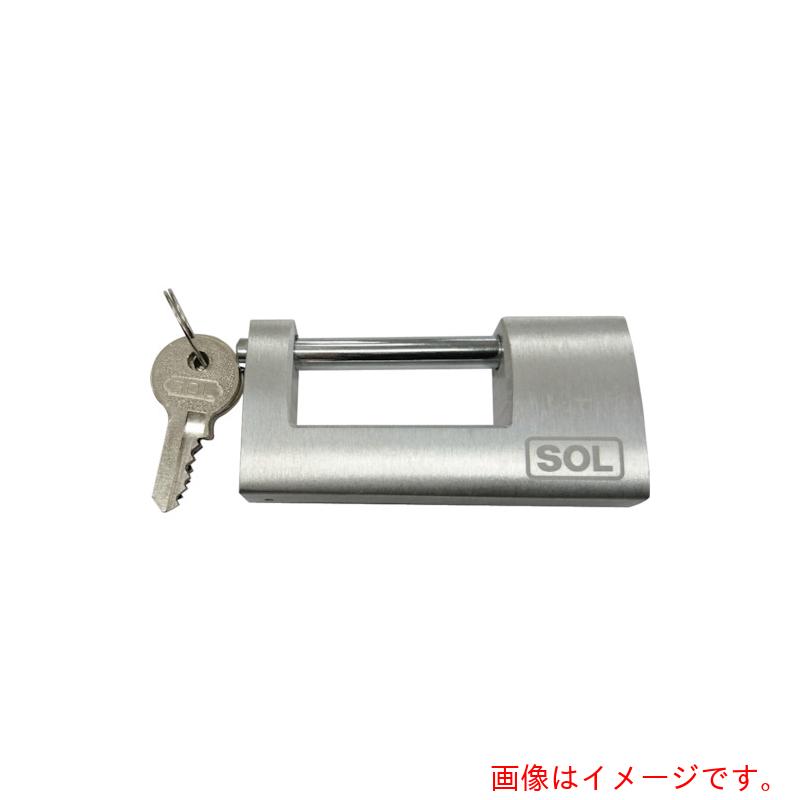 特長 ●施錠する掛金部の幅が広い箇所に有効です。 用途 ●倉庫など、留め具の幅が広いところの施錠に。 仕様 ●幅(mm)：80 ●ツル径(mm)：7.14 ●B(mm)：14.8 ●C(mm)：44 ●付属鍵本数(本)：3 ●タイプ：倉庫錠 材質 ●錠本体：アルミニウム ●バー：焼入鋼・クロームメッキ ●キー：真鍮・ニッケルメッキ 質量・質量単位 ●95.5g 注意事項 ●本製品は簡易的な錠であり、万一の事故・トラブルが発生しても当社は保障・弁償等の一切の責を負いません。 【メーカー名】清水（株） 【メーカー品番】5700-80