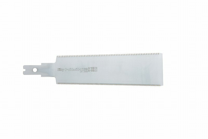 ●「ヒビキ8寸目＋9寸目 210 本体」（品番：392-21）用替刃です。 〈仕様〉 ●サイズ（mm）： 275×70×1.0 ●刃渡り： 210mm ●目数： 24・18枚目 ●切幅： 0.95mm ●重量： 70g 【メーカー名】（株）ユーエム工業 【メーカー品番】393-21