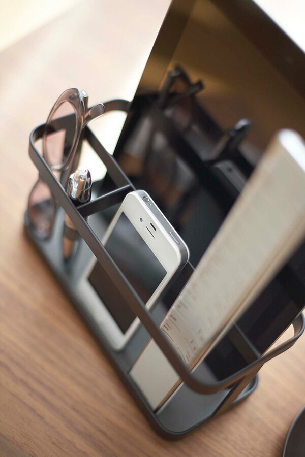 山崎実業 タブレット&リモコンラック タワー ブラック 4903208073042 【品番：07304】