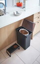 山崎実業 密閉ペットフードストッカー タワー 12kg 計量カップ付 ブラック 【品番:05618】