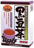※こちらの商品は1週間〜10日前後のお届け予定となります。何卒ご了承下さい。 特徴 昔から「マメな人」と言いますが、「元気なよく働く人」「丈夫な人」の意で、豆（マメ）を元気、丈夫と言い表し、昔の人が、生活の知恵によって、豆が体にすばらしく良いと、伝えられた言葉です。山本漢方の黒豆茶は、黒豆をはじめ、大豆、小豆、などの豆類と、穀物を代表する、はとむぎ、はぶ茶他の穀類に、玄米、黒ゴマ、冬葵の実、少々のウーロン茶を加えた、香ばしく、まろやかな風味ある健康飲料です。食事時に、ご来客に、おやすみ前に、職場に、お子さまの学校給食に、おくりものに、スポーツ、レジャー、勉強疲れに・・・・・・。 ※コップ1杯（100cc）で1kcal &lt;黒豆茶の特徴&gt; ○ 豆、穀類の健康飲料です。 ○黒豆、穀類のまろやかな風味。 ○健康的に。 ○経済的で、飲みやすく、簡単です。 ○おくりものに好適です。 ○ホットでも、アイスでも、お飲みいただけます。 作り方 お水の量はお好みにより、加減してください。 &lt;やかんの場合&gt; 沸騰したお湯、約800cc〜1000ccの中へ1パックを入れ、沸騰後約5分間以上充分に煮出し、お飲み下さい。 パックを入れたままにしておきますと、濃くなる場合には、パックを取り除いて下さい。 &lt;ペットボトルとウォータポットの場合&gt; 上記のとおり煮出した後、湯ざましをして、ペットボトル又は、ウォーターポットに入れ替え、冷蔵庫に保管、お飲み下さい。 ウォーターポットの中へ、1パックを入れ、水約600cc〜800ccを注ぎ、冷蔵庫に保管、約15分〜30分後冷水黒豆茶になります。 &lt;キュウスの場合&gt; ご使用中の急須に1袋をポンと入れ、お飲みいただく量の湯を入れてお飲み下さい。 濃いめをお好みの方はゆっくり、薄目をお好みの方は、手早く茶碗に給湯してください。 原材料 黒豆(遺伝子組み換えの黒豆は使用しておりません)、発芽大麦、ハブ茶 　大豆、玄米、黒ゴマ、ハトムギ、アルファルファ、ソバの実、アズキ、冬葵の実 　ウーロン茶 広告文責 有限会社山口 TEL 0248-94-8718 ■製造元：山本漢方製薬株式会社 コチラもオススメ♪ 【丹波黒（ソフト炒り黒豆）100g】 417 円 山本漢方　黒豆茶100%（10g×30包） 598 円 山本漢方　黒豆麦茶 (10g×26包) 399 円 黒豆粒　90粒 1890 円 山本漢方　黒豆イソフラボン粒　240粒 1134 円 山本漢方　黒ごま黒豆きな粉　200g 365 円