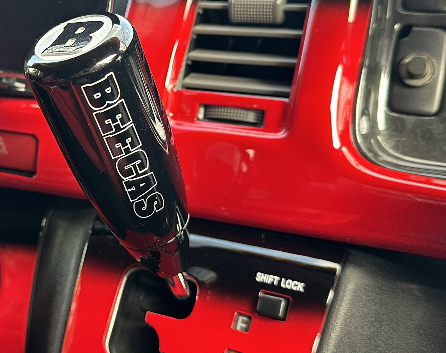 シフトノブ（レッド・ポリッシュ）ハイエース用※アルミ製