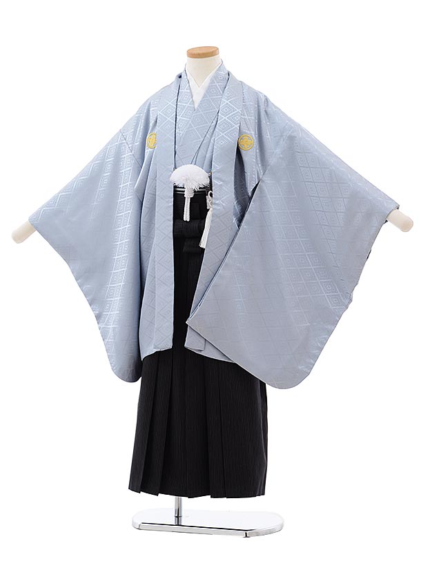 ■七五三レンタル一覧はこちらからどうぞ※商品の色については画面を表示するモニターによって実際と多少異なる場合がございます。ご了承下さいませ。 商品詳細 ［七五三レンタル］ ■素材：ポリエステル100％ ■身丈：70cm　肩裄：58cm　袖丈：57cm（羽織） ■袴丈：70cm（おへそからくるぶしまでの長さです。） 8.9歳の標準サイズに調整済みです。 身長125〜135cm前後 ※簡単なサイズ調整（腰紐にて）が必要な場合があります。 ※箱タイプでの配送になります。 七五三サイズ等について詳しくは 《京都かしいしょう》まで メールにてお問い合わせ下さい。 【送料無料（北海道・沖縄・一部離島を除く）】七五三レンタル料金最安値に挑戦！ ※システム上、カレンダーが「×」でもご注文は可能ですが、ご予約をお取りすることが出来ません。 ご利用日が「○」の商品からご注文下さい。 尚、ご予約の確定は「【京都かしいしょう】ご注文内容のご案内」メールにてお知らせいたします。