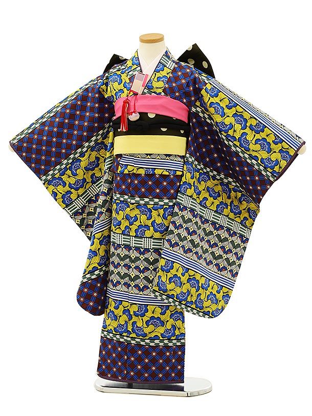 ■七五三レンタル一覧はこちらからどうぞ※商品の色については画面を表示するモニターによって実際と多少異なる場合がございます。ご了承下さいませ。 商品詳細 ［七五三レンタル］ ■素材：ポリエステル100％ ■身丈：133cm　肩裄：54cm　袖丈：76cm 7歳の標準サイズに調整済みです。 身長115cm〜125cm位 ※簡単なサイズ調整（腰紐にて）が必要な場合があります。 ※総柄のため写真と少し異なることがあります。 ※小物は着物に合わせてコーディネートさせていただきます。 ※箱タイプでの配送になります。 七五三サイズ等について詳しくは 《京都かしいしょう》まで メールにてお問い合わせ下さい。 【送料無料（北海道・沖縄・一部離島を除く）】七五三レンタル料金最安値に挑戦！ ※システム上、カレンダーが「×」でもご注文は可能ですが、ご予約をお取りすることが出来ません。 ご利用日が「○」の商品からご注文下さい。 尚、ご予約の確定は「【京都かしいしょう】ご注文内容のご案内」メールにてお知らせいたします。