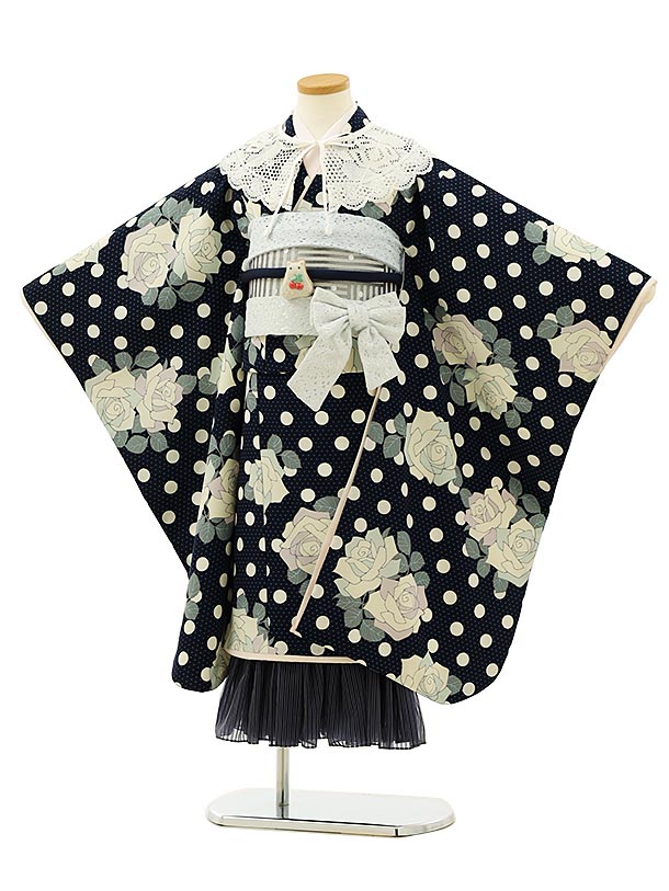 ■七五三レンタル一覧はこちらからどうぞ※商品の色については画面を表示するモニターによって実際と多少異なる場合がございます。ご了承下さいませ。 商品詳細 ［七五三レンタル］ ■素材：ポリエステル100％ ■身丈：133cm　肩裄：54cm　袖丈：75cm 7歳の標準サイズに調整済みです。 身長115cm〜125cm位 ※簡単なサイズ調整（腰紐にて）が必要な場合があります。 ※総柄のため写真と柄の出方が少し異なることがあります。 ※小物は着物に合わせてコーディネートさせていただきます。 ※箱タイプでの配送になります。 七五三サイズ等について詳しくは 《京都かしいしょう》まで メールにてお問い合わせ下さい。 【送料無料（北海道・沖縄・一部離島を除く）】七五三レンタル料金最安値に挑戦！ ※システム上、カレンダーが「×」でもご注文は可能ですが、ご予約をお取りすることが出来ません。 ご利用日が「○」の商品からご注文下さい。 尚、ご予約の確定は「【京都かしいしょう】ご注文内容のご案内」メールにてお知らせいたします。