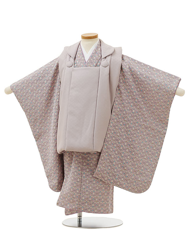 ■七五三レンタル一覧はこちらからどうぞ※商品の色については画面を表示するモニターによって実際と多少異なる場合がございます。ご了承下さいませ。 商品詳細 ［七五三レンタル］ ■素材：正絹100％ ■身丈：76cm　肩裄：42cm　袖丈：57cm 3歳の標準サイズに調整済みです。 身長90cm〜100cm前後 ※小物は着物に合わせてコーディネートさせていただきます。 ※簡単なサイズ調整（腰紐にて）が必要な場合があります。※総柄のため写真と少し異なることがあります。 ※箱タイプでの配送になります。 七五三サイズ等について詳しくは 《京都かしいしょう》まで メールにてお問い合わせ下さい。 【送料無料（北海道・沖縄・一部離島を除く）】七五三レンタル料金最安値に挑戦！ ※システム上、カレンダーが「×」でもご注文は可能ですが、ご予約をお取りすることが出来ません。 ご利用日が「○」の商品からご注文下さい。 尚、ご予約の確定は「【京都かしいしょう】ご注文内容のご案内」メールにてお知らせいたします。