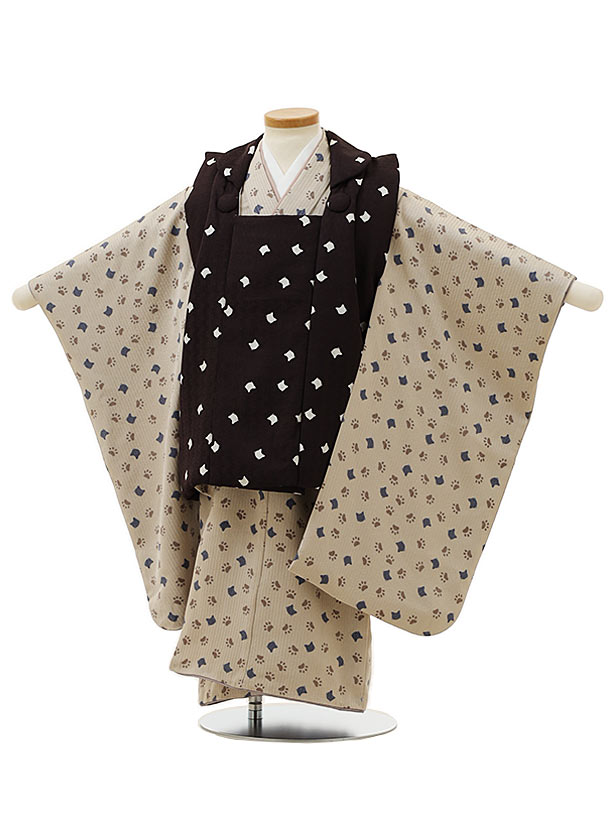 ■七五三レンタル一覧はこちらからどうぞ※商品の色については画面を表示するモニターによって実際と多少異なる場合がございます。ご了承下さいませ。 商品詳細 ［七五三レンタル］ ■素材：正絹100％ ■身丈：76cm　肩裄：42cm　袖丈：57cm 3歳の標準サイズに調整済みです。 身長90cm〜100cm前後 ※小物は着物に合わせてコーディネートさせていただきます。 ※簡単なサイズ調整（腰紐にて）が必要な場合があります。 ※箱タイプでの配送になります。 七五三サイズ等について詳しくは 《京都かしいしょう》まで メールにてお問い合わせ下さい。 【送料無料（北海道・沖縄・一部離島を除く）】七五三レンタル料金最安値に挑戦！ ※システム上、カレンダーが「×」でもご注文は可能ですが、ご予約をお取りすることが出来ません。 ご利用日が「○」の商品からご注文下さい。 尚、ご予約の確定は「【京都かしいしょう】ご注文内容のご案内」メールにてお知らせいたします。