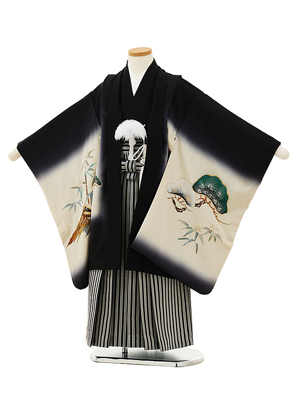 ■七五三レンタル一覧はこちらからどうぞ※商品の色については画面を表示するモニターによって実際と多少異なる場合がございます。ご了承下さいませ。 商品詳細 ［七五三レンタル］ ■素材：正絹100％ ■身丈：65cm　肩裄：51cm　袖丈：59cm（羽織） ■袴丈：60cm（おへそからくるぶしまでの長さです。） 5歳の標準サイズに調整済みです。 身長110〜120cm前後 ※簡単なサイズ調整（腰紐にて）が必要な場合があります。 ※小物は着物に合わせてコーディネートさせていただきます。※こちらの羽織、着物、袴は『正絹』となっております。 ※箱タイプでの配送になります。 七五三サイズ等について詳しくは 《京都かしいしょう》まで メールにてお問い合わせ下さい。 【送料無料（北海道・沖縄・一部離島を除く）】七五三レンタル料金最安値に挑戦！ ※システム上、カレンダーが「×」でもご注文は可能ですが、ご予約をお取りすることが出来ません。 ご利用日が「○」の商品からご注文下さい。 尚、ご予約の確定は「【京都かしいしょう】ご注文内容のご案内」メールにてお知らせいたします。