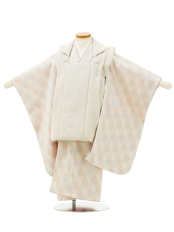 ■七五三レンタル一覧はこちらからどうぞ※商品の色については画面を表示するモニターによって実際と多少異なる場合がございます。ご了承下さいませ。 商品詳細 ［七五三レンタル］ ■素材：ポリエステル100％ ■身丈：76cm　肩裄：42cm　袖丈：57cm 3歳の標準サイズに調整済みです。 身長90cm〜100cm位 ※簡単なサイズ調整（腰紐にて）が必要な場合があります。※小物は着物に合わせてコーディネートさせていただきます。※総柄のため写真と少し異なることがあります。 ※箱タイプでの配送になります。 七五三サイズ等について詳しくは 《京都かしいしょう》まで メールにてお問い合わせ下さい。 【送料無料（北海道・沖縄・一部離島を除く）】七五三レンタル料金最安値に挑戦！ ※システム上、カレンダーが「×」でもご注文は可能ですが、ご予約をお取りすることが出来ません。 ご利用日が「○」の商品からご注文下さい。 尚、ご予約の確定は「【京都かしいしょう】ご注文内容のご案内」メールにてお知らせいたします。