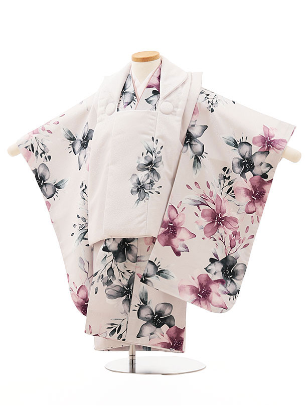 ■七五三レンタル一覧はこちらからどうぞ※商品の色については画面を表示するモニターによって実際と多少異なる場合がございます。ご了承下さいませ。 商品詳細 ［七五三レンタル］ ■素材:化繊 ■身丈:68cm 肩裄:38cm 袖丈:50cm ※標準サイズに調整済みです。 ※簡単なサイズ調整(腰紐にて)が必要な場合があります。 ※小物は着物に合わせてコーディネートさせていただきます。 カバンまたは箱タイプでの配送となります。 身長 80〜90cm前後 サイズ等について詳しくは 《京都かしいしょう》まで メールにてお問い合わせ下さい。 【送料無料（北海道・沖縄・一部離島を除く）】七五三レンタル料金最安値に挑戦！ ※システム上、カレンダーが「×」でもご注文は可能ですが、ご予約をお取りすることが出来ません。 ご利用日が「○」の商品からご注文下さい。 尚、ご予約の確定は「【京都かしいしょう】ご注文内容のご案内」メールにてお知らせいたします。