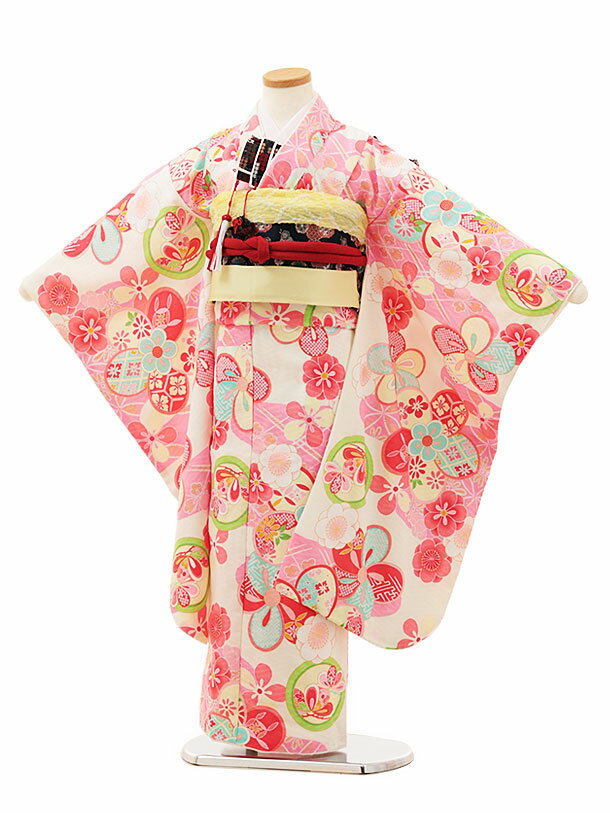 ■七五三レンタル一覧はこちらからどうぞ※商品の色については画面を表示するモニターによって実際と多少異なる場合がございます。ご了承下さいませ。 商品詳細 ［七五三レンタル］ ■素材：ポリエステル100％ ■身丈：133cm　肩裄：54cm　袖丈：76cm 7歳の標準サイズに調整済みです。 身長115cm〜125cm位 ※簡単なサイズ調整（腰紐にて）が必要な場合があります。 ※小物は着物に合わせてコーディネートさせていただきます。 ※箱タイプでの配送になります。 七五三サイズ等について詳しくは 《京都かしいしょう》まで メールにてお問い合わせ下さい。 【送料無料（北海道・沖縄・一部離島を除く）】七五三レンタル料金最安値に挑戦！ ※システム上、カレンダーが「×」でもご注文は可能ですが、ご予約をお取りすることが出来ません。 ご利用日が「○」の商品からご注文下さい。 尚、ご予約の確定は「【京都かしいしょう】ご注文内容のご案内」メールにてお知らせいたします。