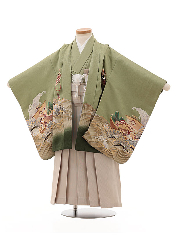 ■七五三レンタル一覧はこちらからどうぞ※商品の色については画面を表示するモニターによって実際と多少異なる場合がございます。ご了承下さいませ。 商品詳細 ［七五三レンタル］ ■素材:化繊 ■身丈:52cm 肩裄:45cm 袖丈:47cm(羽織)■袴丈:53cm(おへそからくるぶしまでの長さです。)※標準サイズに調整済みです。※簡単なサイズ調整が必要な場合があります。※小物は着物に合わせてコーディネートさせていただきます。※総柄のため写真と少し異なることがあります。箱タイプでの配送となります。 身長 100〜105cm前後 サイズ等について詳しくは 《京都かしいしょう》まで メールにてお問い合わせ下さい。 【送料無料（北海道・沖縄・一部離島を除く）】七五三レンタル料金最安値に挑戦！ ※システム上、カレンダーが「×」でもご注文は可能ですが、ご予約をお取りすることが出来ません。 ご利用日が「○」の商品からご注文下さい。 尚、ご予約の確定は「【京都かしいしょう】ご注文内容のご案内」メールにてお知らせいたします。