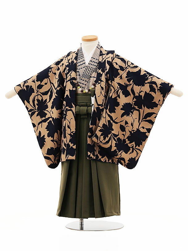 ■七五三レンタル一覧はこちらからどうぞ※商品の色については画面を表示するモニターによって実際と多少異なる場合がございます。ご了承下さいませ。 商品詳細 ［七五三レンタル］ ■素材:化繊 ■身丈:54m 肩裄:42cm 袖丈:46cm(羽織)■袴丈:52cm(おへそからくるぶしまでの長さです。)※標準サイズに調整済みです。※簡単なサイズ調整が必要な場合があります。※小物は着物に合わせてコーディネートさせていただきます。箱タイプでの配送となります。 身長 95〜105cm前後 サイズ等について詳しくは 《京都かしいしょう》まで メールにてお問い合わせ下さい。 【送料無料（北海道・沖縄・一部離島を除く）】七五三レンタル料金最安値に挑戦！ ※システム上、カレンダーが「×」でもご注文は可能ですが、ご予約をお取りすることが出来ません。 ご利用日が「○」の商品からご注文下さい。 尚、ご予約の確定は「【京都かしいしょう】ご注文内容のご案内」メールにてお知らせいたします。