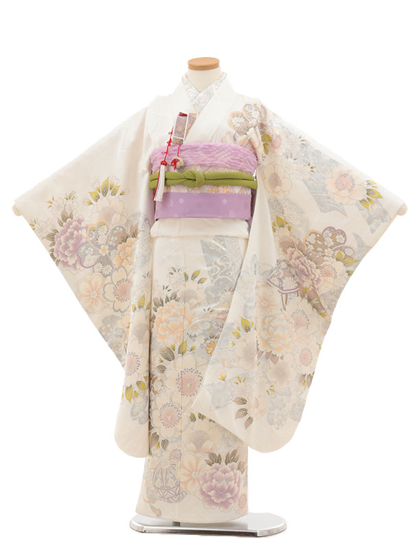 ■七五三レンタル一覧はこちらからどうぞ※商品の色については画面を表示するモニターによって実際と多少異なる場合がございます。ご了承下さいませ。 商品詳細 ［七五三レンタル］ ■素材:正絹 ■身丈:138cm 肩裄:54cm 袖丈:76cm ※標準サイズに調整済みです。 ※簡単なサイズ調整(腰紐にて)が必要な場合があります。※着物(表地)のみ正絹です。 ※小物は着物に合わせてコーディネートさせていただきます。 箱タイプでの配送となります。 身長 115〜125cm前後 サイズ等について詳しくは 《京都かしいしょう》まで メールにてお問い合わせ下さい。 【送料無料（北海道・沖縄・一部離島を除く）】七五三レンタル料金最安値に挑戦！ ※システム上、カレンダーが「×」でもご注文は可能ですが、ご予約をお取りすることが出来ません。 ご利用日が「○」の商品からご注文下さい。 尚、ご予約の確定は「【京都かしいしょう】ご注文内容のご案内」メールにてお知らせいたします。