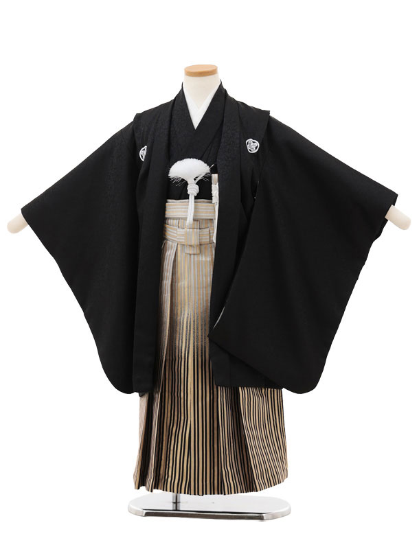 ■七五三レンタル一覧はこちらからどうぞ※商品の色については画面を表示するモニターによって実際と多少異なる場合がございます。ご了承下さいませ。 商品詳細 ［七五三レンタル］ ■素材:化繊 ■身丈:67cm 肩裄:50cm 袖丈:54cm(羽織)■袴丈:60cm(おへそからくるぶしまでの長さです。)※標準サイズに調整済みです。※簡単なサイズ調整が必要な場合があります。※小物は着物に合わせてコーディネートさせていただきます。箱タイプでの配送となります。 身長 110〜120cm前後 サイズ等について詳しくは 《京都かしいしょう》まで メールにてお問い合わせ下さい。 【送料無料（北海道・沖縄・一部離島を除く）】七五三レンタル料金最安値に挑戦！ ※システム上、カレンダーが「×」でもご注文は可能ですが、ご予約をお取りすることが出来ません。 ご利用日が「○」の商品からご注文下さい。 尚、ご予約の確定は「【京都かしいしょう】ご注文内容のご案内」メールにてお知らせいたします。