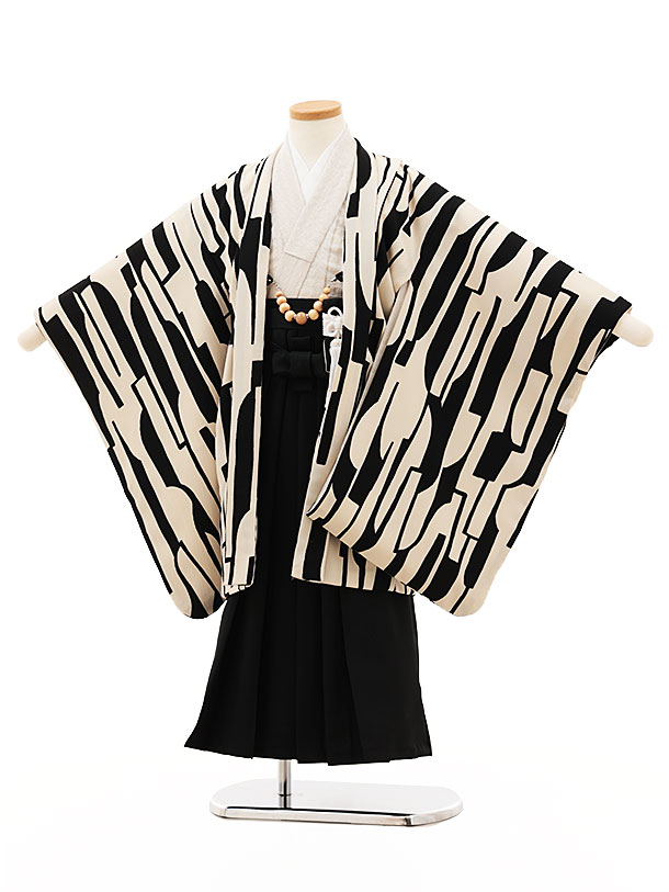 ■七五三レンタル一覧はこちらからどうぞ※商品の色については画面を表示するモニターによって実際と多少異なる場合がございます。ご了承下さいませ。 商品詳細 ［七五三レンタル］ ■素材：ポリエステル100％ ■身丈：65cm　肩裄：50cm　袖丈：54cm（羽織） ■袴丈：60cm（おへそからくるぶしまでの長さです。） 標準サイズに調整済みです。 身長110〜120cm前後 ※簡単なサイズ調整（腰紐にて）が必要な場合があります。※肩上げなしのぴったりサイズとなります。※小物は着物に合わせてコーディネートさせていただきます。※総柄のため写真と少し異なることがあります。 ※箱タイプでの配送になります。 七五三サイズ等について詳しくは 《京都かしいしょう》まで メールにてお問い合わせ下さい。 【送料無料（北海道・沖縄・一部離島を除く）】七五三レンタル料金最安値に挑戦！ ※システム上、カレンダーが「×」でもご注文は可能ですが、ご予約をお取りすることが出来ません。 ご利用日が「○」の商品からご注文下さい。 尚、ご予約の確定は「【京都かしいしょう】ご注文内容のご案内」メールにてお知らせいたします。