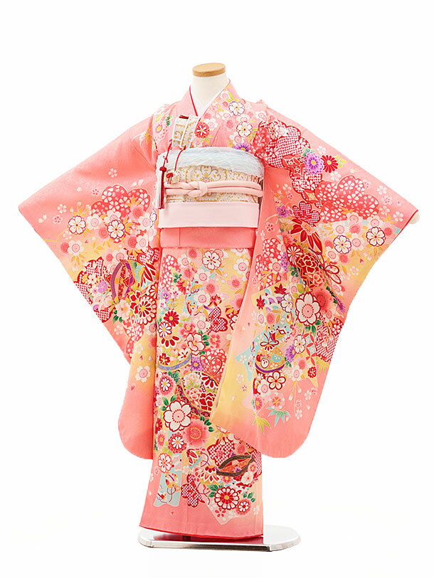 ■七五三レンタル一覧はこちらからどうぞ※商品の色については画面を表示するモニターによって実際と多少異なる場合がございます。ご了承下さいませ。 商品詳細 ［七五三レンタル］ ■素材:正絹 ■身丈:133cm 肩裄:54cm 袖丈:76cm ※標準サイズに調整済みです。 ※簡単なサイズ調整(腰紐にて)が必要な場合があります。※着物(表地)のみ正絹です。 ※小物は着物に合わせてコーディネートさせていただきます。 箱タイプでの配送となります。 身長 115〜125cm前後 サイズ等について詳しくは 《京都かしいしょう》まで メールにてお問い合わせ下さい。 【送料無料（北海道・沖縄・一部離島を除く）】七五三レンタル料金最安値に挑戦！ ※システム上、カレンダーが「×」でもご注文は可能ですが、ご予約をお取りすることが出来ません。 ご利用日が「○」の商品からご注文下さい。 尚、ご予約の確定は「【京都かしいしょう】ご注文内容のご案内」メールにてお知らせいたします。