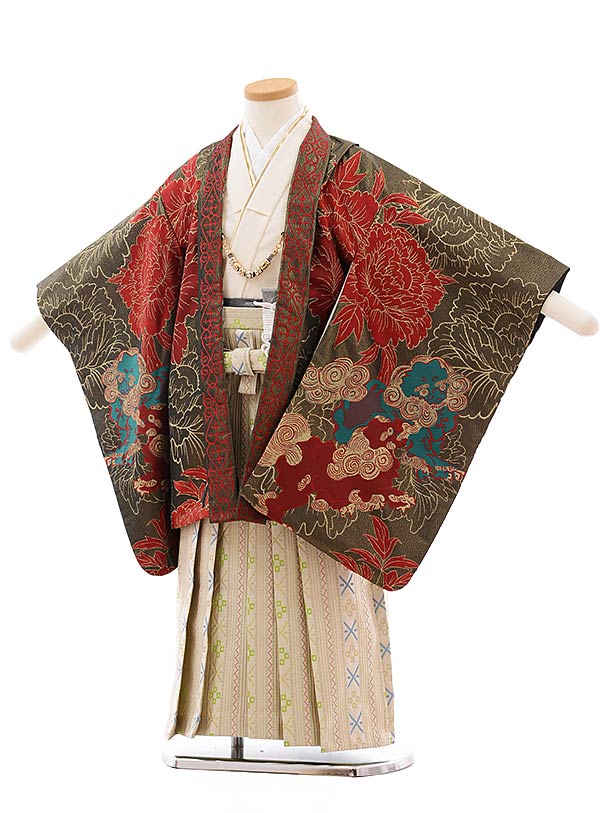 ■七五三レンタル一覧はこちらからどうぞ※商品の色については画面を表示するモニターによって実際と多少異なる場合がございます。ご了承下さいませ。 商品詳細 ［七五三レンタル］ ■素材:化繊 ■身丈:60cm 肩裄:48cm 袖丈:53cm(羽織) ■袴丈:57cm(おへそからくるぶしまでの長さです。) ※標準サイズに調整済みです。 ※簡単なサイズ調整が必要な場合があります。 ※小物はこちらでコーディネートさせて頂きます。 箱タイプでの配送となります。 身長 105〜115cm前後 サイズ等について詳しくは 《京都かしいしょう》まで メールにてお問い合わせ下さい。 【送料無料（北海道・沖縄・一部離島を除く）】七五三レンタル料金最安値に挑戦！ ※システム上、カレンダーが「×」でもご注文は可能ですが、ご予約をお取りすることが出来ません。 ご利用日が「○」の商品からご注文下さい。 尚、ご予約の確定は「【京都かしいしょう】ご注文内容のご案内」メールにてお知らせいたします。